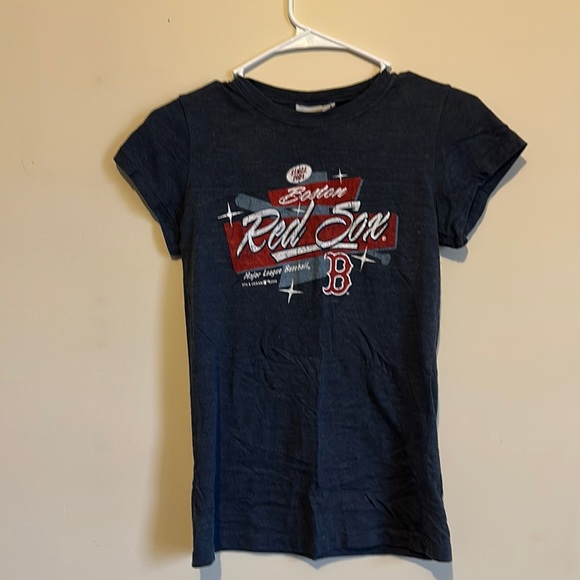 Women’s Red Sox shirt - Picture 1 of 3